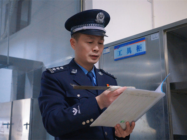 岳阳监狱夏升科：在没有硝烟的战场上，每一步都有“1＋1＝2”的笃定 